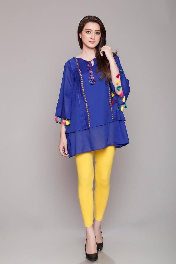 Momina Iqbal Biography, HD Picture, Age, Height, Education, Family, Sister, Mother, Father, Brother, Dramas, Wedding 2021