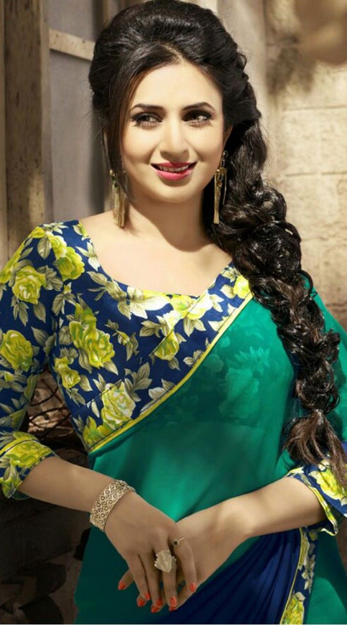 Divyanka Tripathi Hot Navel Pictures - Show Her Sexy Body In Saree.