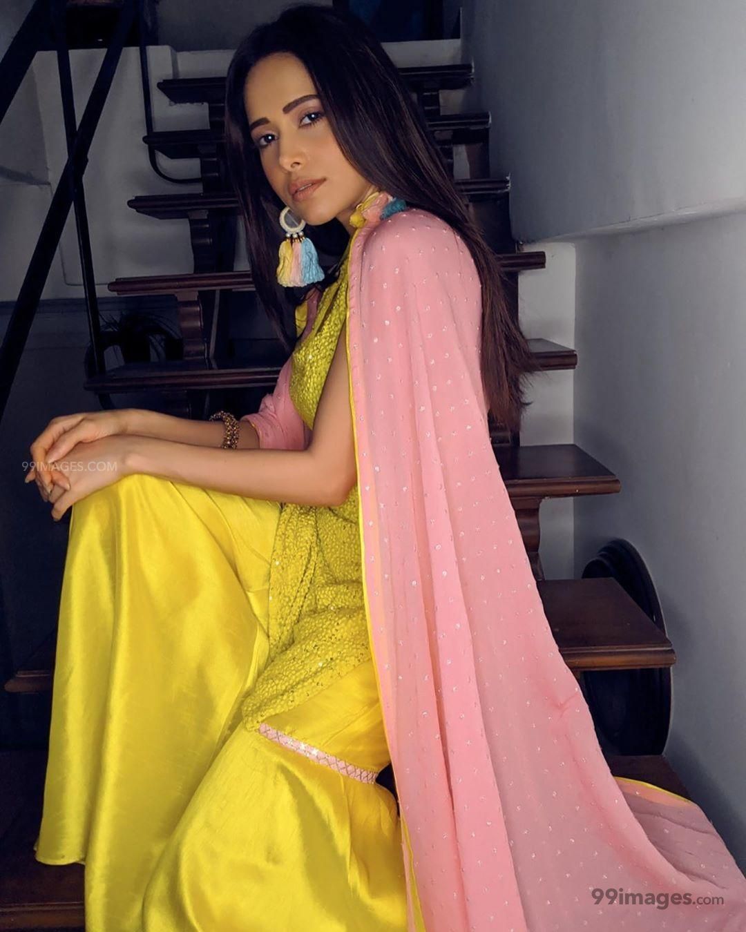 Nushrat Bharucha Hot HD Photo & Wallpaper for mobile, WhatsApp DP (1080p) (1080x1350)