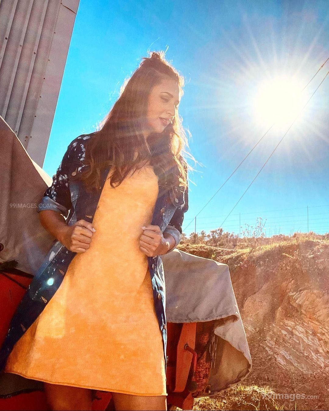 Divyanka Tripathi iPhone Wallpapers - Wallpaper Cave