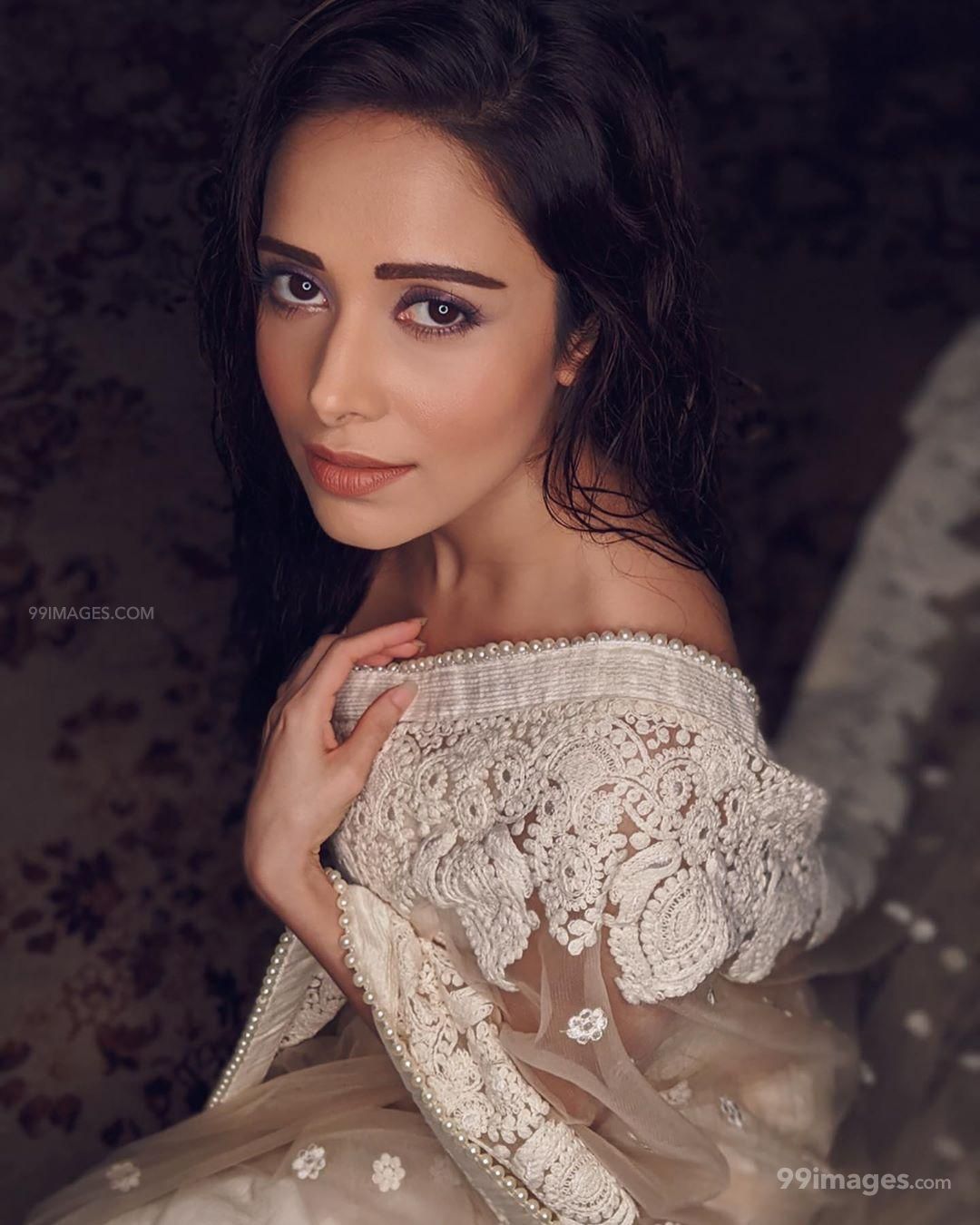 Nushrat Bharucha iPhone Wallpapers - Wallpaper Cave