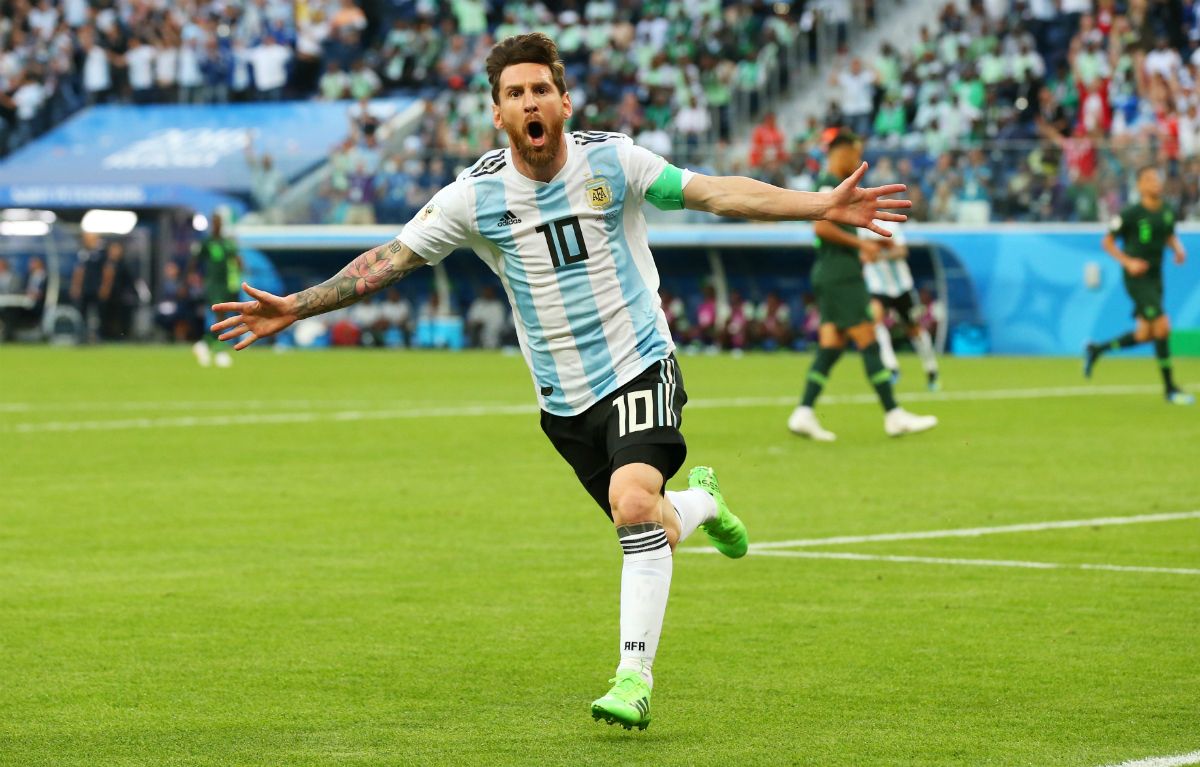 Lionel Messi Image & HD Wallpaper For Free Download: Happy Birthday Messi Greetings, HD Photo in Barcelona and Argentina Football Jersey and Positive Messages to Share Online. ⚽ LatestLY