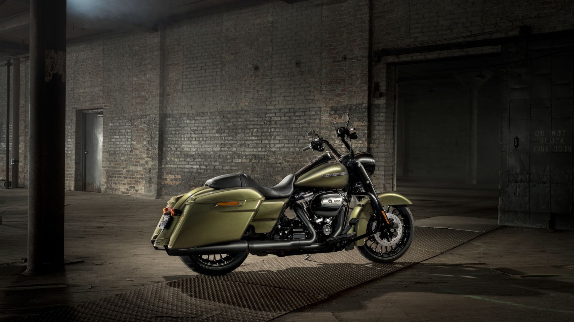 Desktop Wallpaper Harley Davidson Road King, Motorcycle, 2018, HD Image, Picture, Background, 0101e1