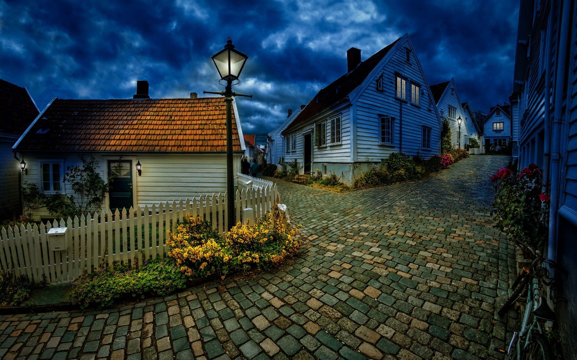 Wallpaper, street light, night, architecture, nature, building, clouds, house, hills, Norway, village, evening, fence, cottage, estate, home, mansion, suburb, screenshot, residential area, landscape lighting 1920x1200