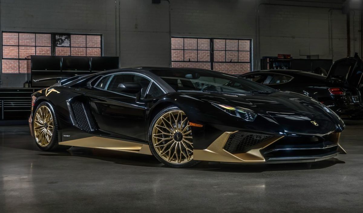 This Black And Gold Lamborghini Aventador SV Coupe Is One Of The Last Of Its Kind