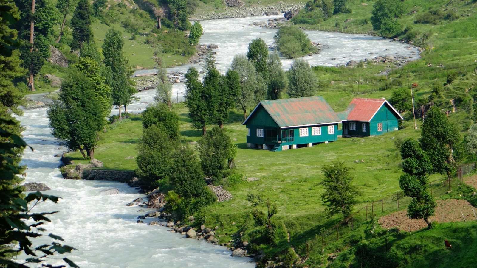 The visual treat ...: Hut on the banks of Lidder river, Aru, Kashmir