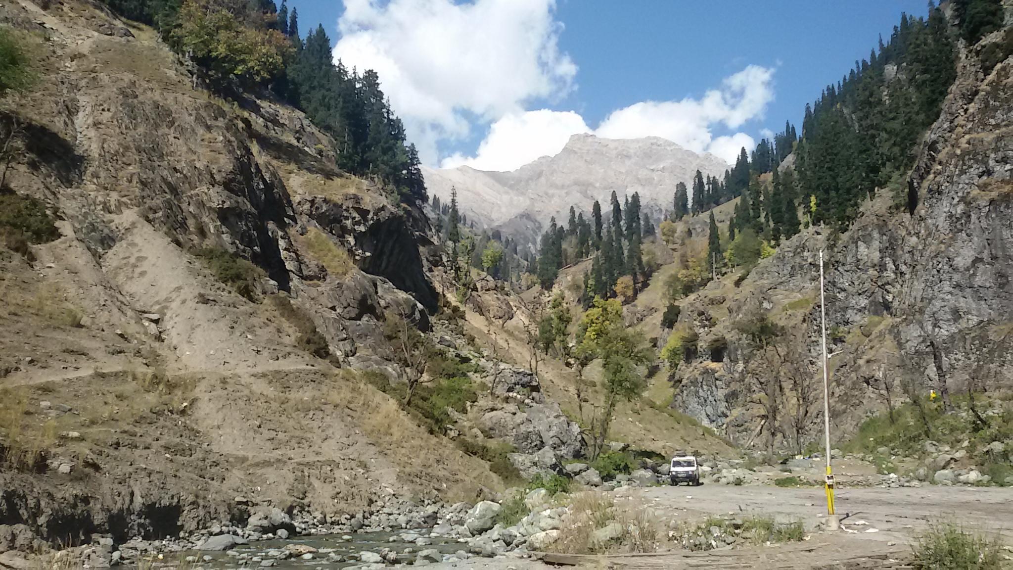 Pahalgam Valley, Kashmir, India [OC] [2048x1152]