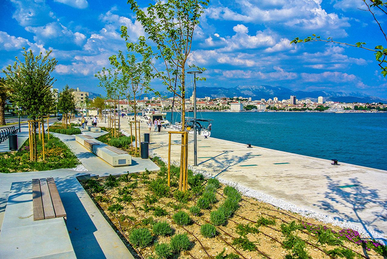 Desktop Wallpaper City of Split Croatia Street Rivers Trees Cities