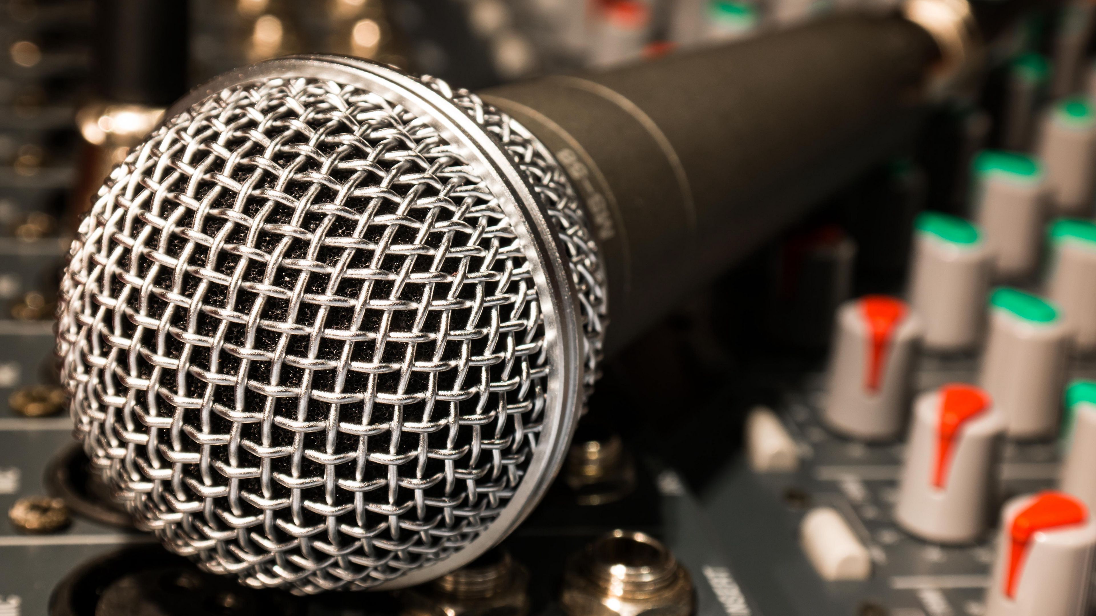 Download wallpaper 3840x2160 microphone, mixer, cable 4k uhd 16:9 HD background