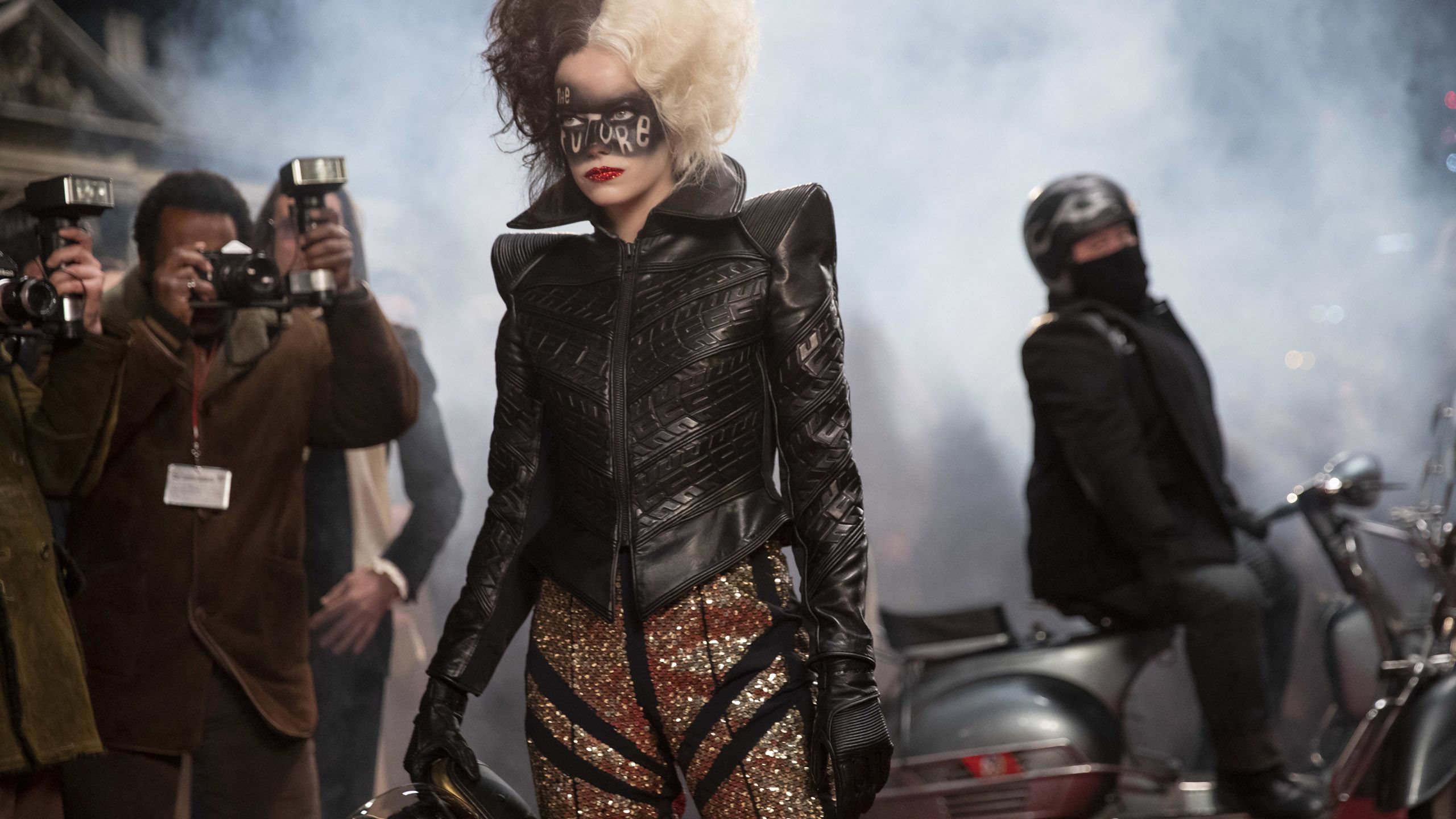 Emma Stone In Smoke Background HD Cruella Wallpaper
