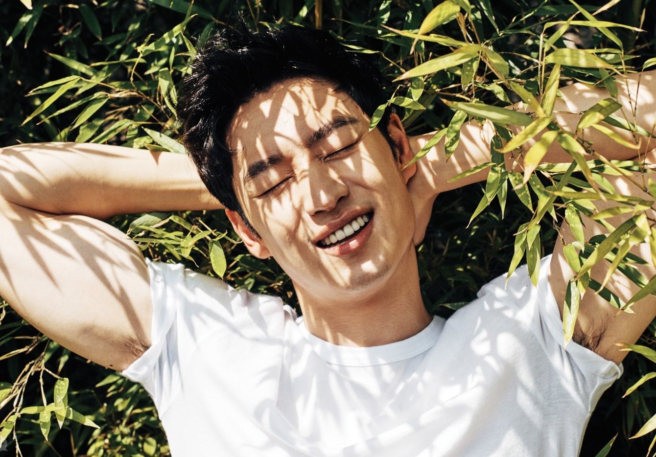 Lee Je Hoon Gains Attention Online For His Sweet Act Of Kindness On The Subway