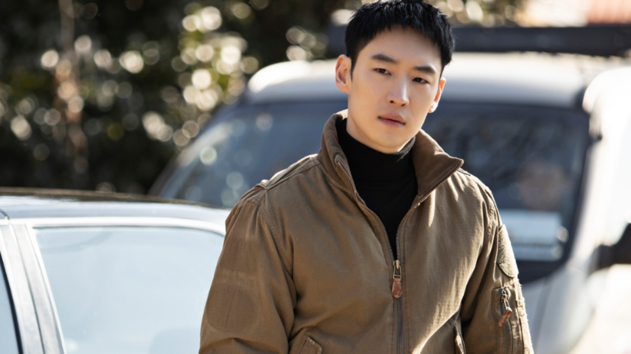 Lee Je Hoon Suits Up As Dark Hero In New Stills For 'Taxi Driver'