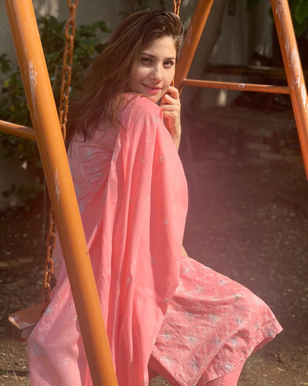 Hina Altaf On Saturday wear pink #Pakistani #beauty #celebrity #style #fashion #gharkaykapray #fun #smileyface #hi. Hina altaf, Fashion, Kurti designs party wear