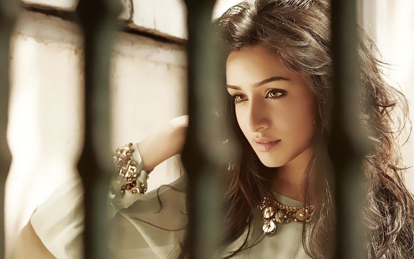 Shraddha Kapoor Bollywood Brunette Girl 4K Wallpaper
