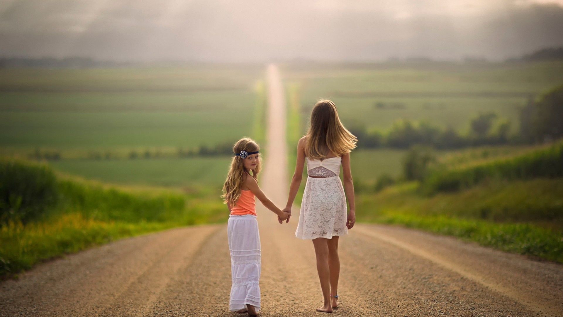 women, Model, Holding hands, Jake Olson, Road, Children, Nebraska, Blonde, Looking back Wallpaper HD / Desktop and Mobile Background
