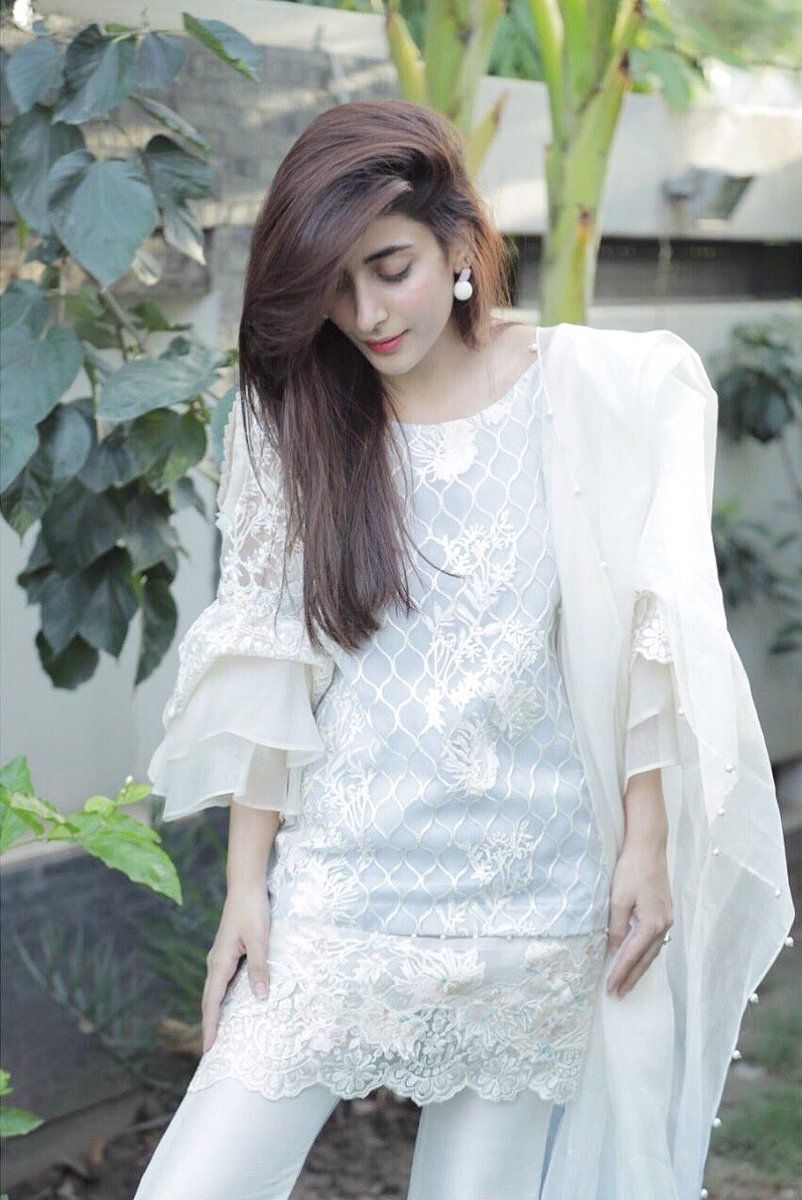 Asian Actresses in Beautiful White Dress. Busty Pakistani Girls Hot Wallpaper in Tradition Dress