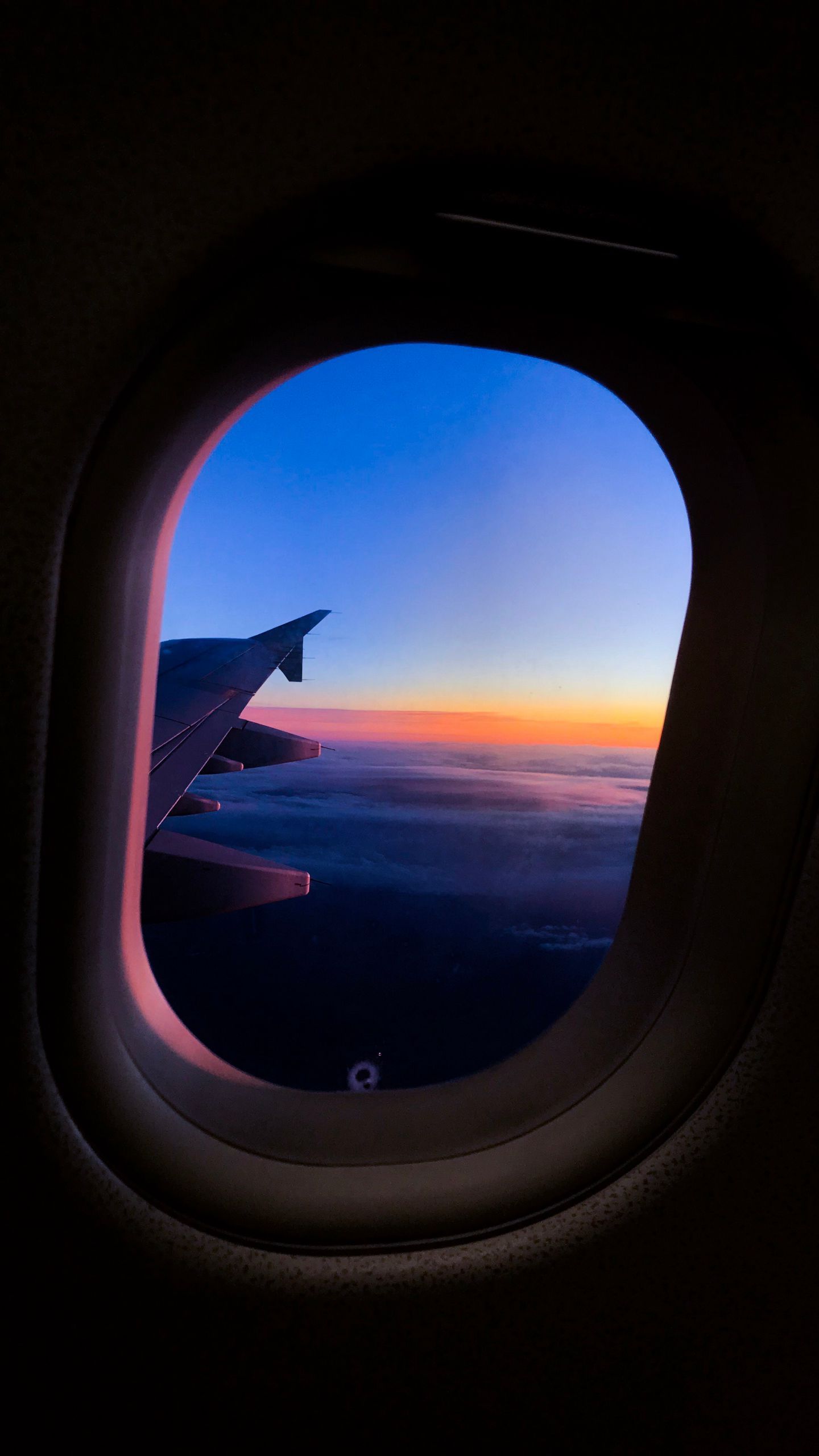Download wallpaper 1440x2560 porthole, window, plane, flight, airplane wing, sky qhd samsung galaxy s6, s7, edge, note, lg g4 HD background