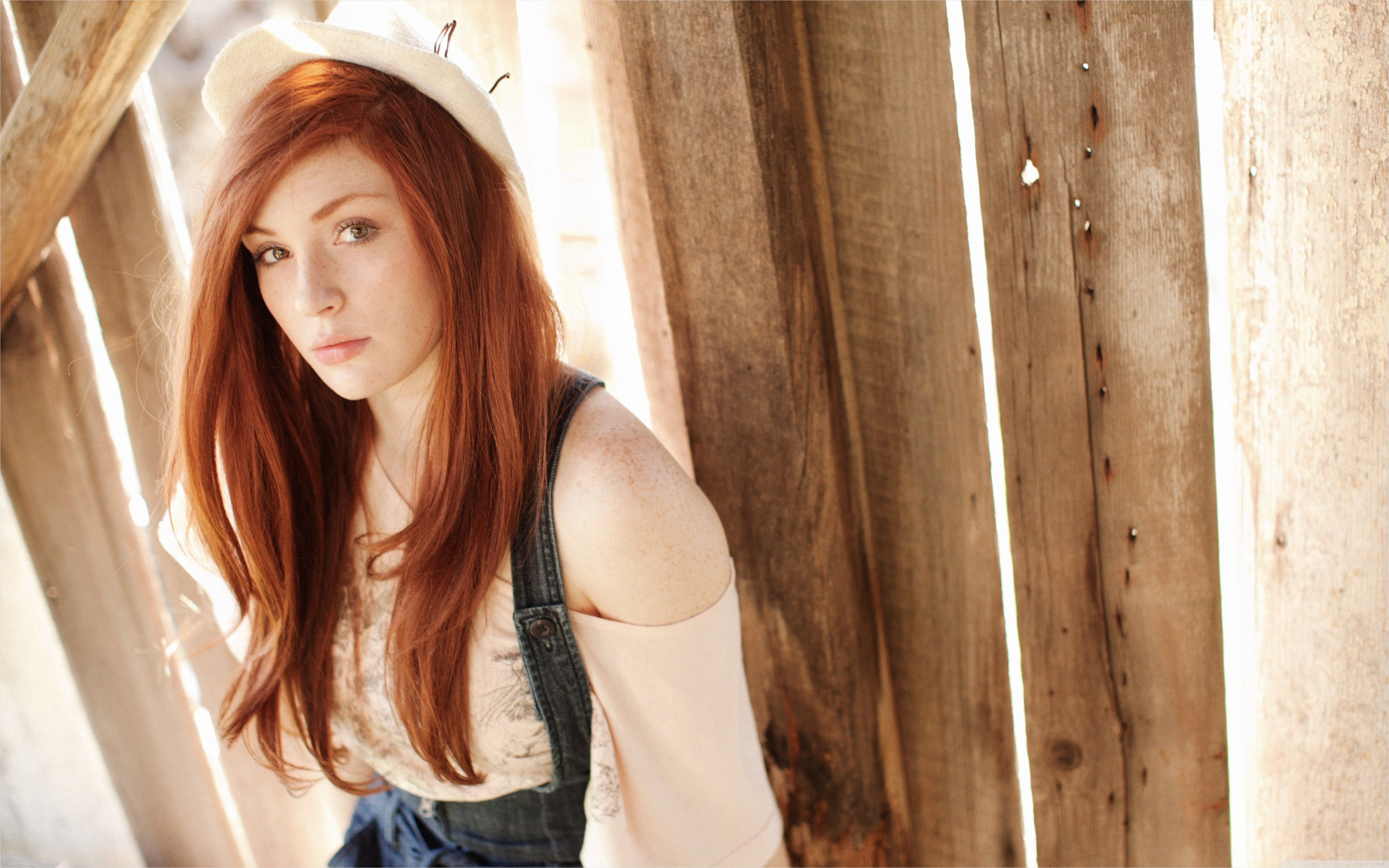 Simple Girl Wallpaper