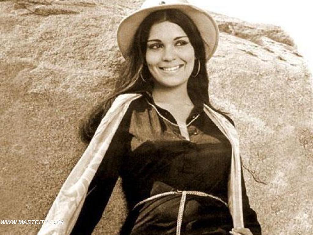 bolly07: Zeenat Aman Wallpaper