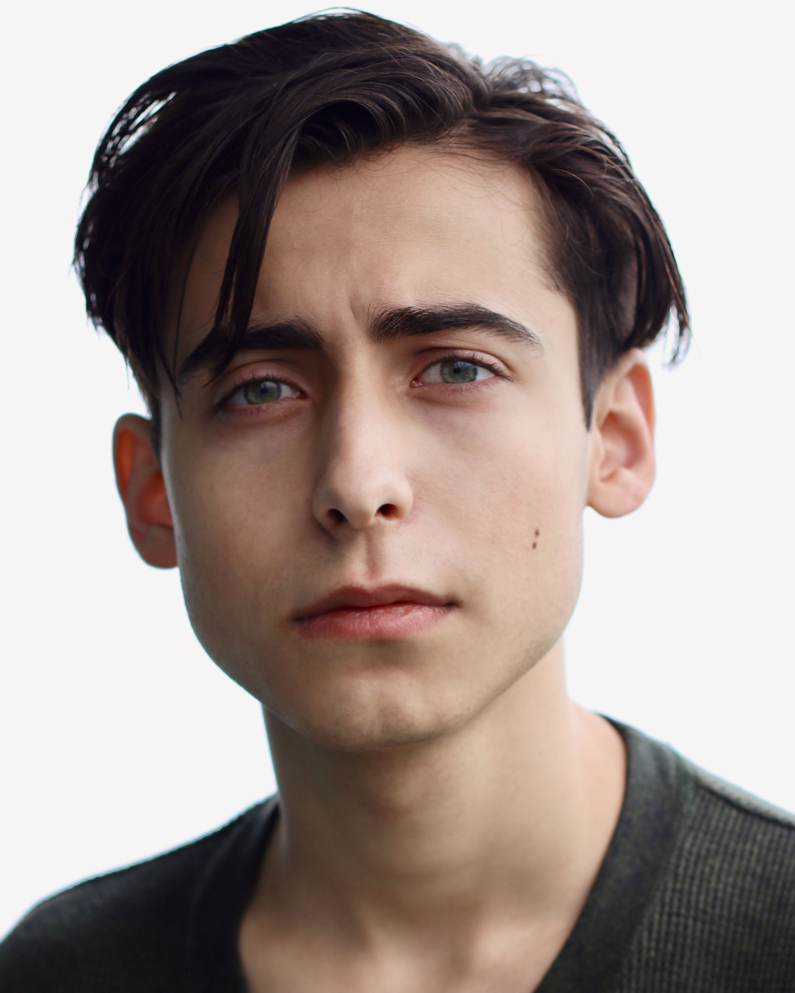 Aidan Gallagher Laptop Wallpaper