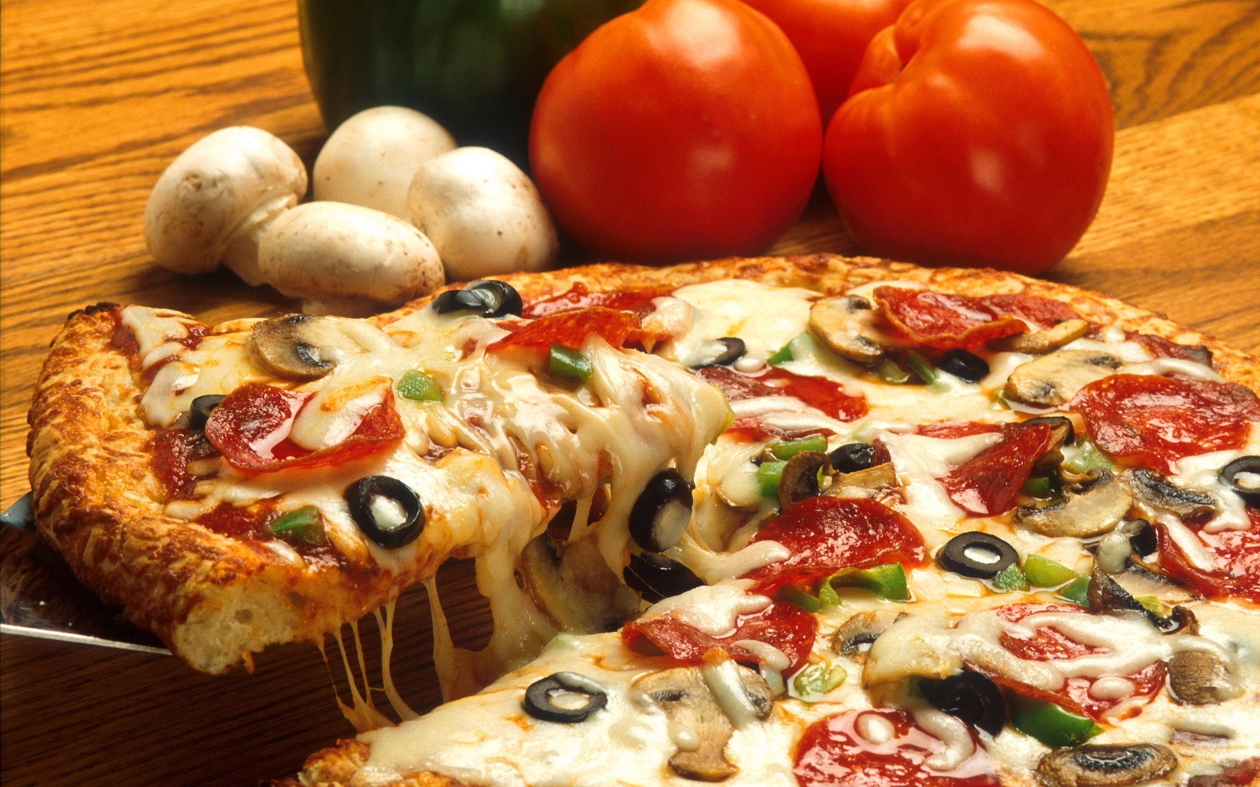 Wallpaper, delicious, food, olives, pizza, mushrooms, cheese 2560x1600