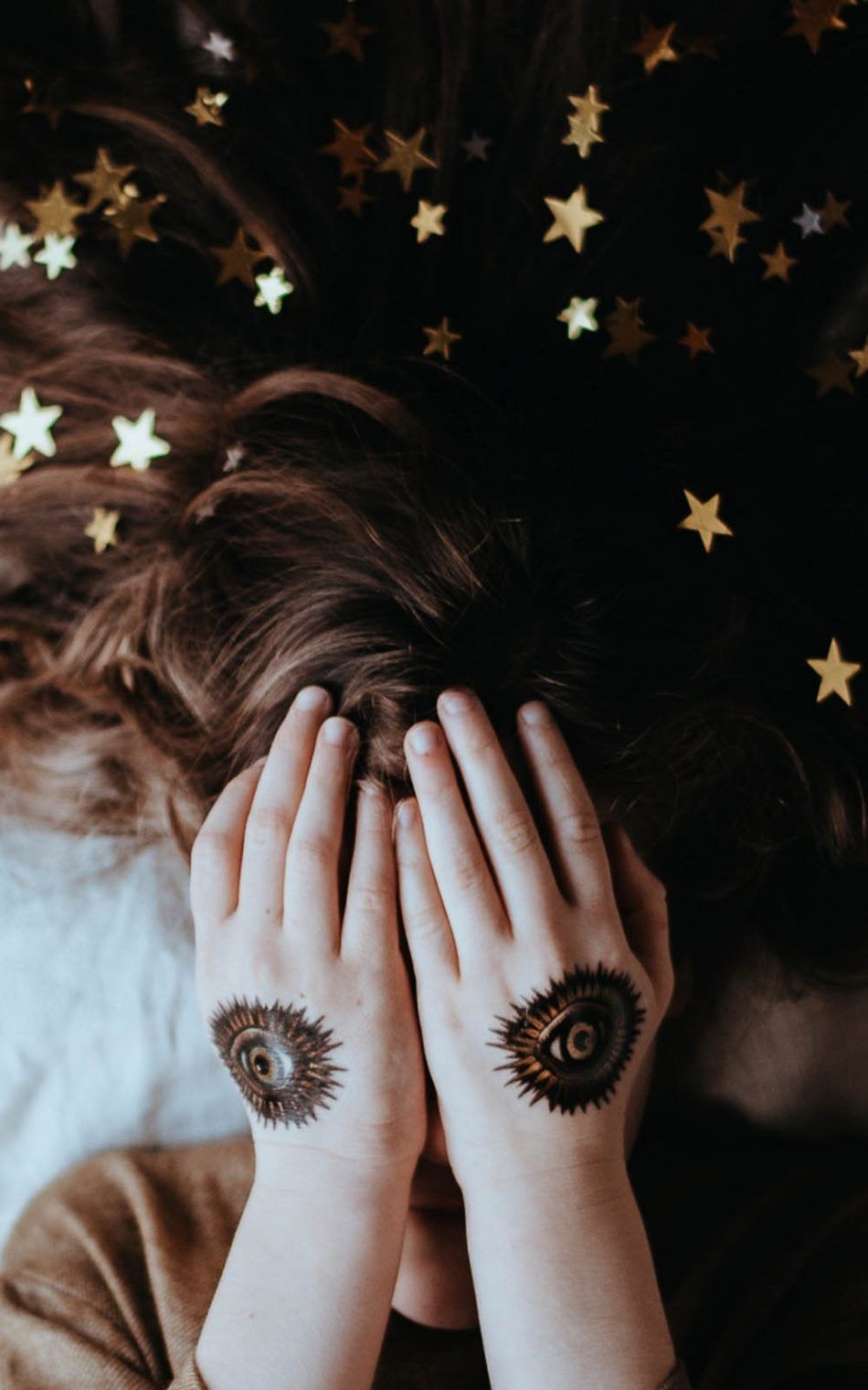 Girl Hand Hair Art Stars 4K Ultra HD