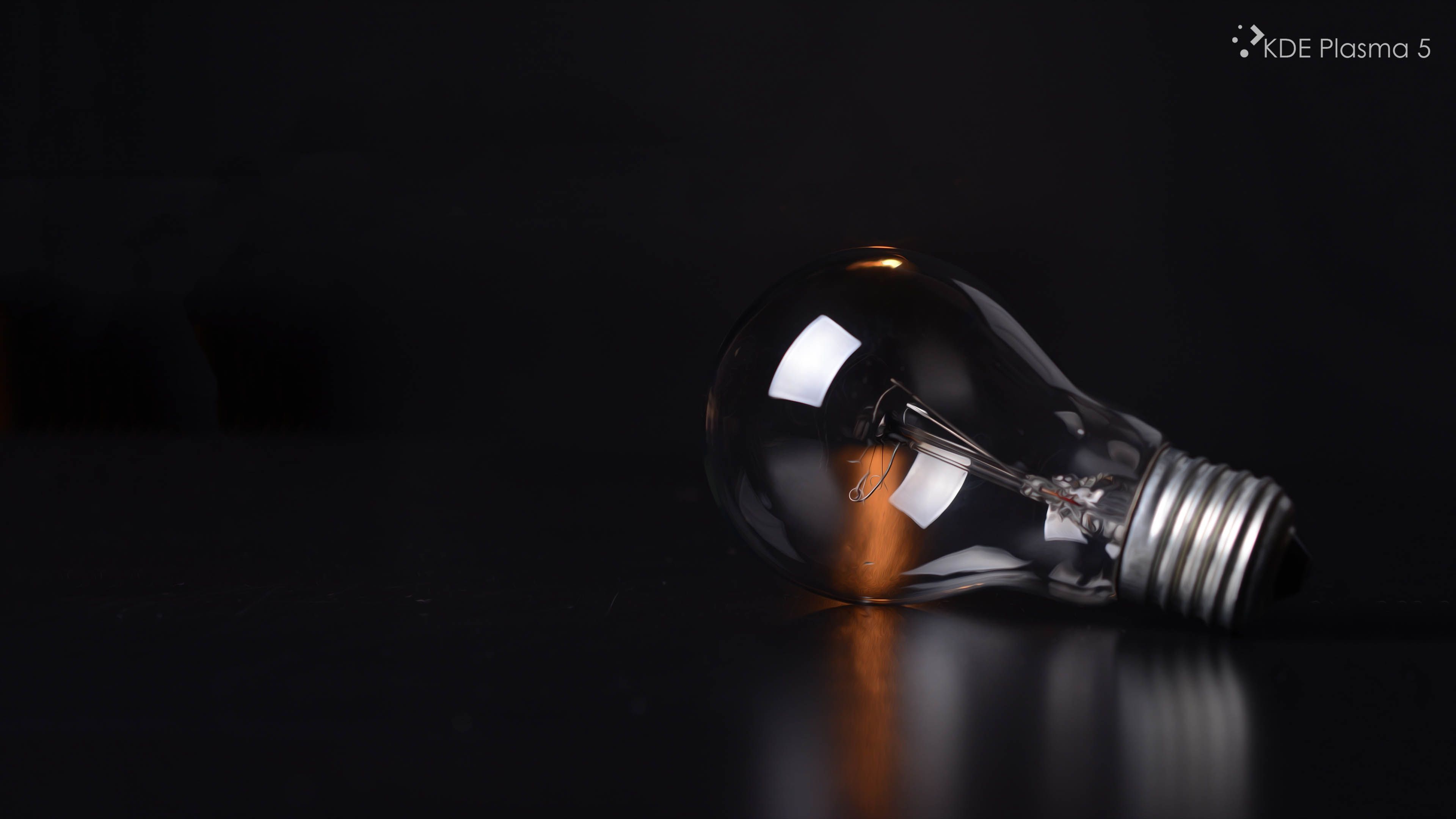 Light Bulb in Black [KDE Version] 4K Wallpaper