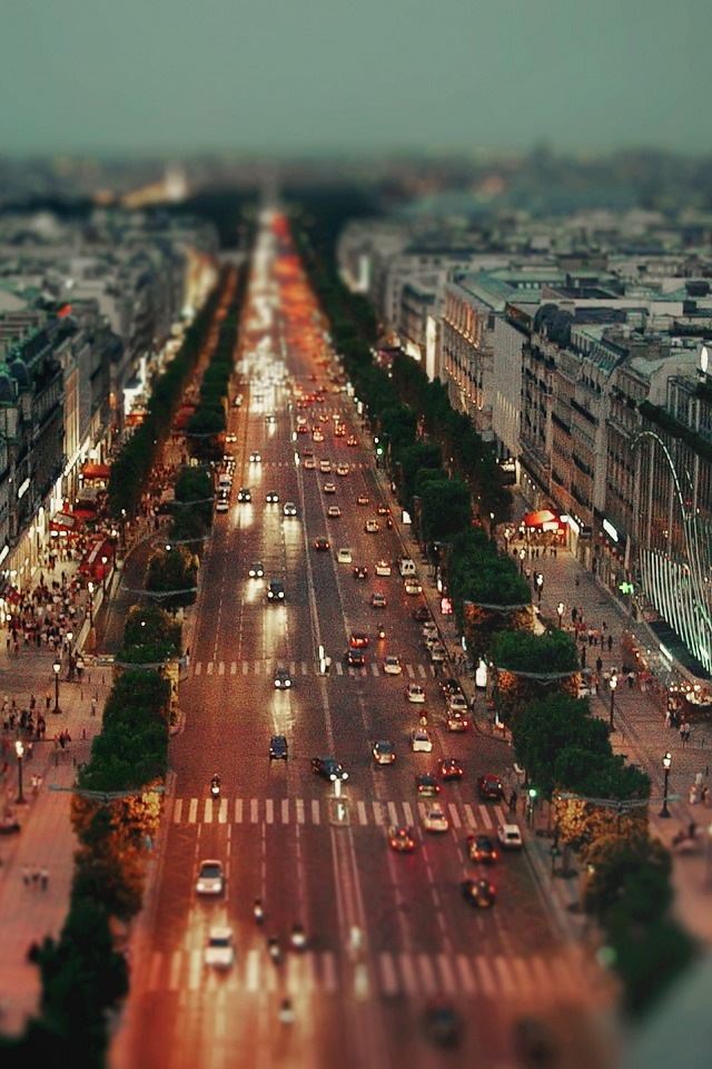 The Avenue des Champs Elysees iPhone 4s Wallpaper Free Download