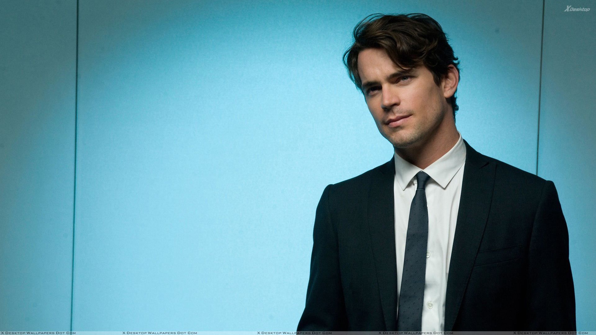 Matthew Bomer In Black Coat Smart Photohoot Wallpaper