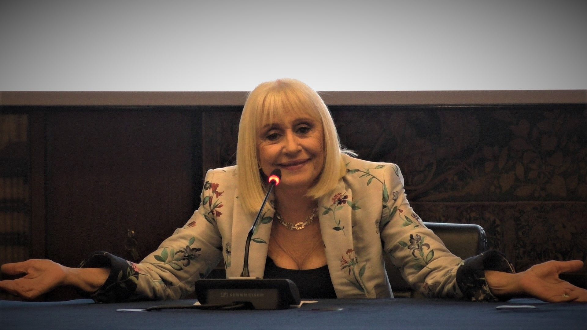 Raffaella Carrà torna con A raccontare comincia tu, videoincontro