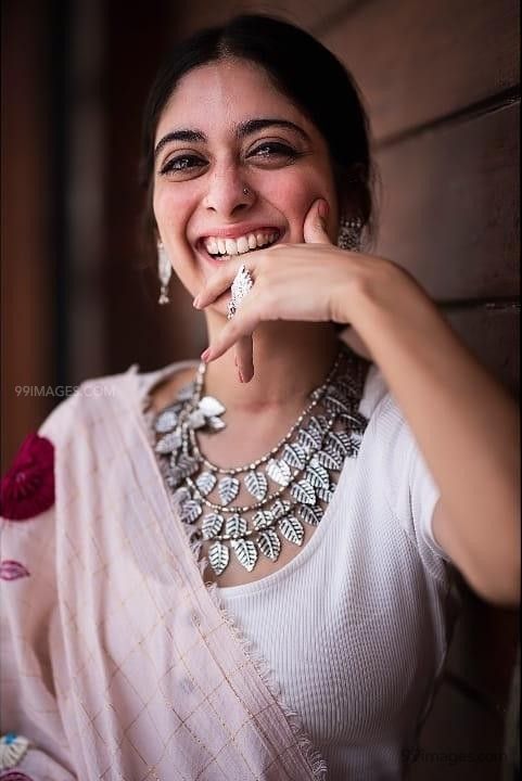 Tanya Maniktala HD Wallpaper (Desktop Background / Android / iPhone) (1080p, 4k) (481x720)