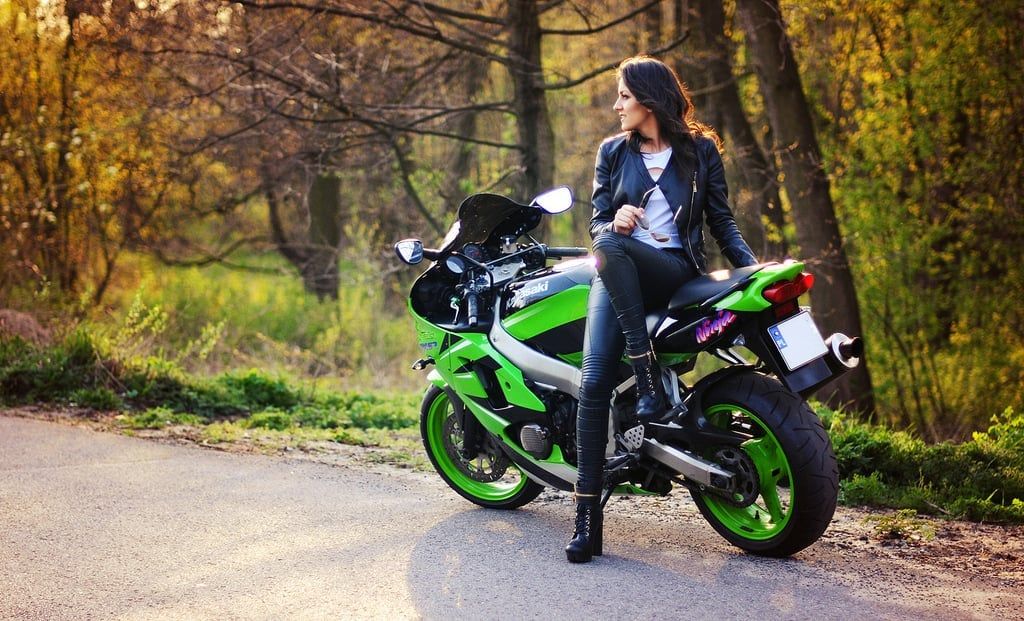 Kawasaki Ninja Zx6r Girl On Kawasaki Ninja Zx6r HD Wallpaper