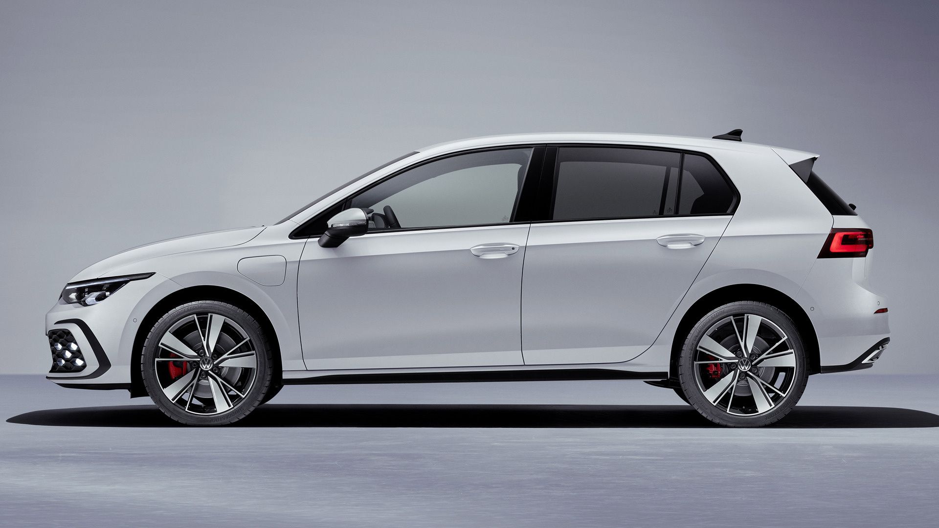 Volkswagen Golf GTE and HD Image