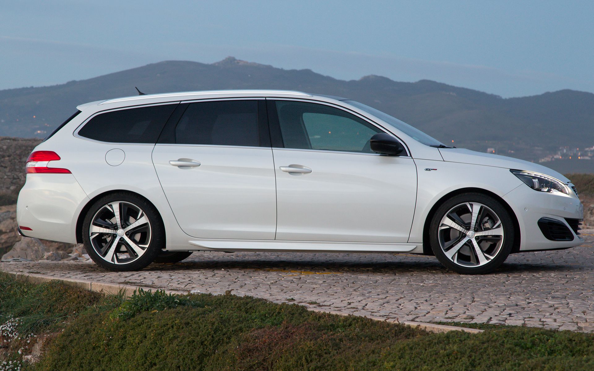 Peugeot 308 GT SW and HD Image