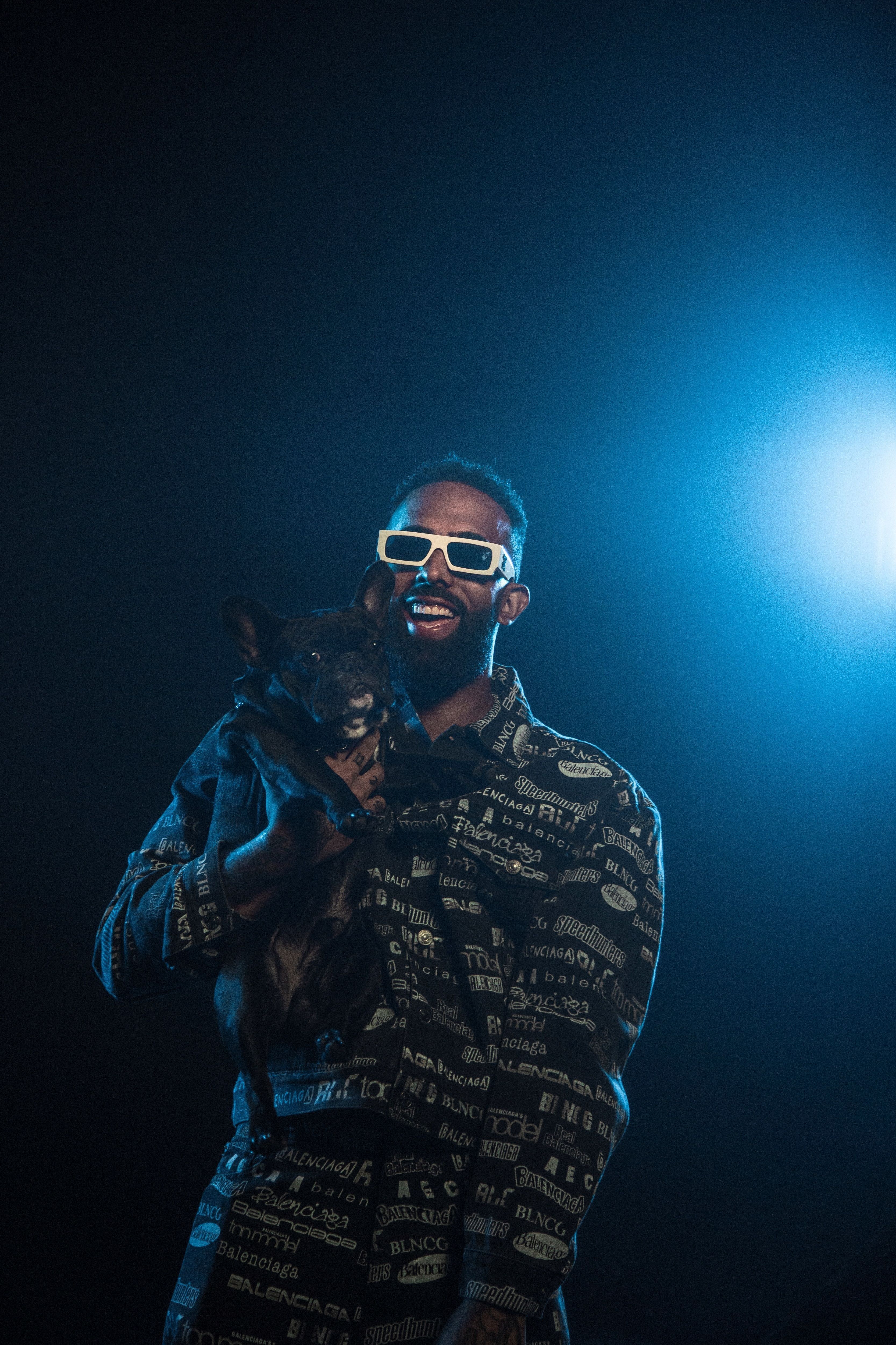 Artista urbano Eladio Carrión estrena tres temas de su nuevo proyecto musical