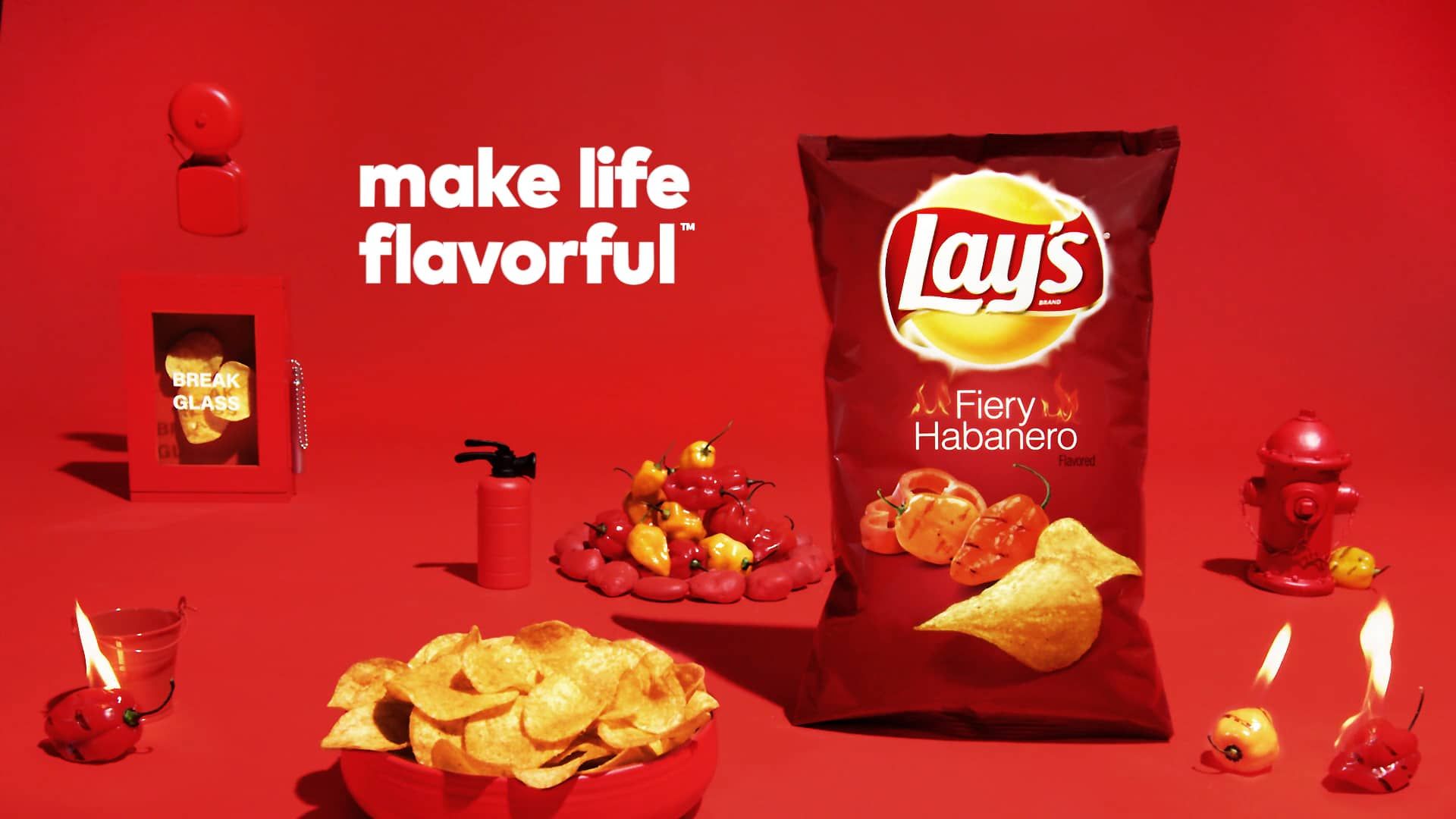 lays #fritolay #potatochips #chips #snacks #fiery #fire #flamin #spicy #monochromatic #stilllife #photography #red. Chips, Flavors, Potato chips