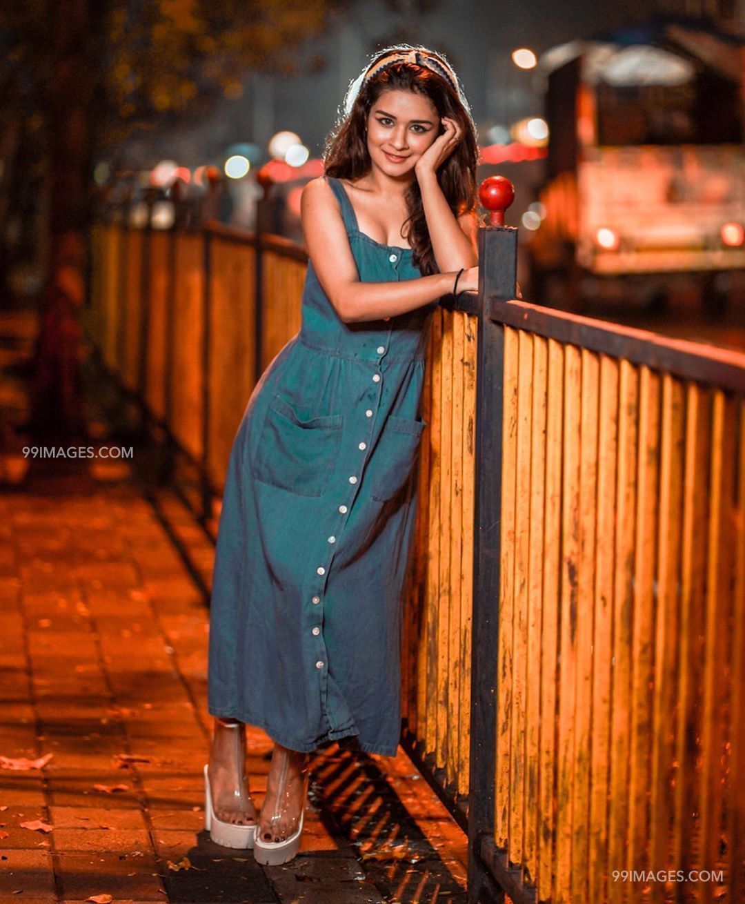 Avneet Kaur Beautiful HD Photohoot Stills & Mobile Wallpaper HD (1080p) #avneetkaur #actress #televisionactress. Dress import, Cute girl photo, Dresses