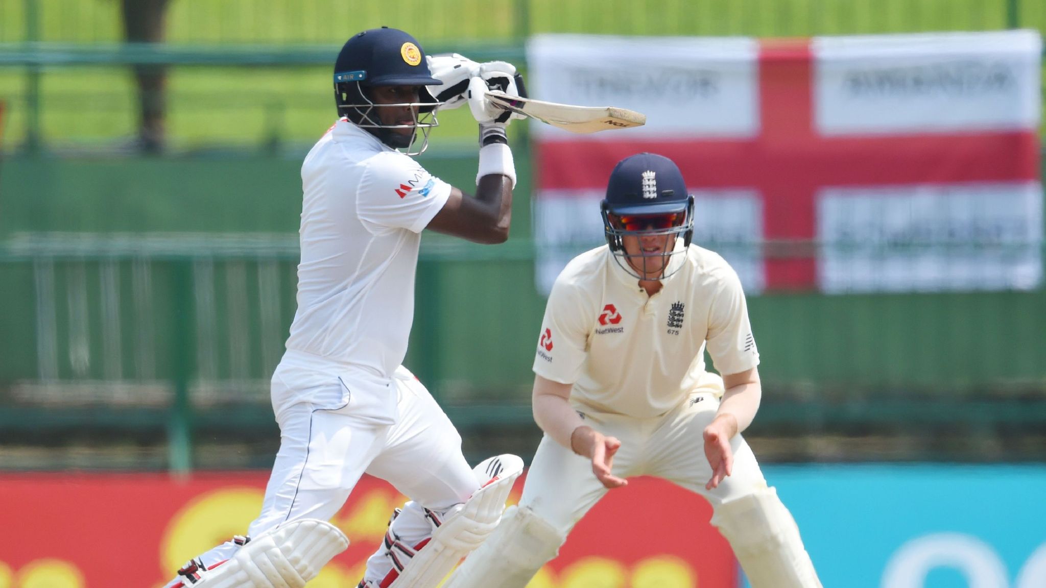 Angelo Mathews keeps Sri Lanka in with chance of beating England in second Test
