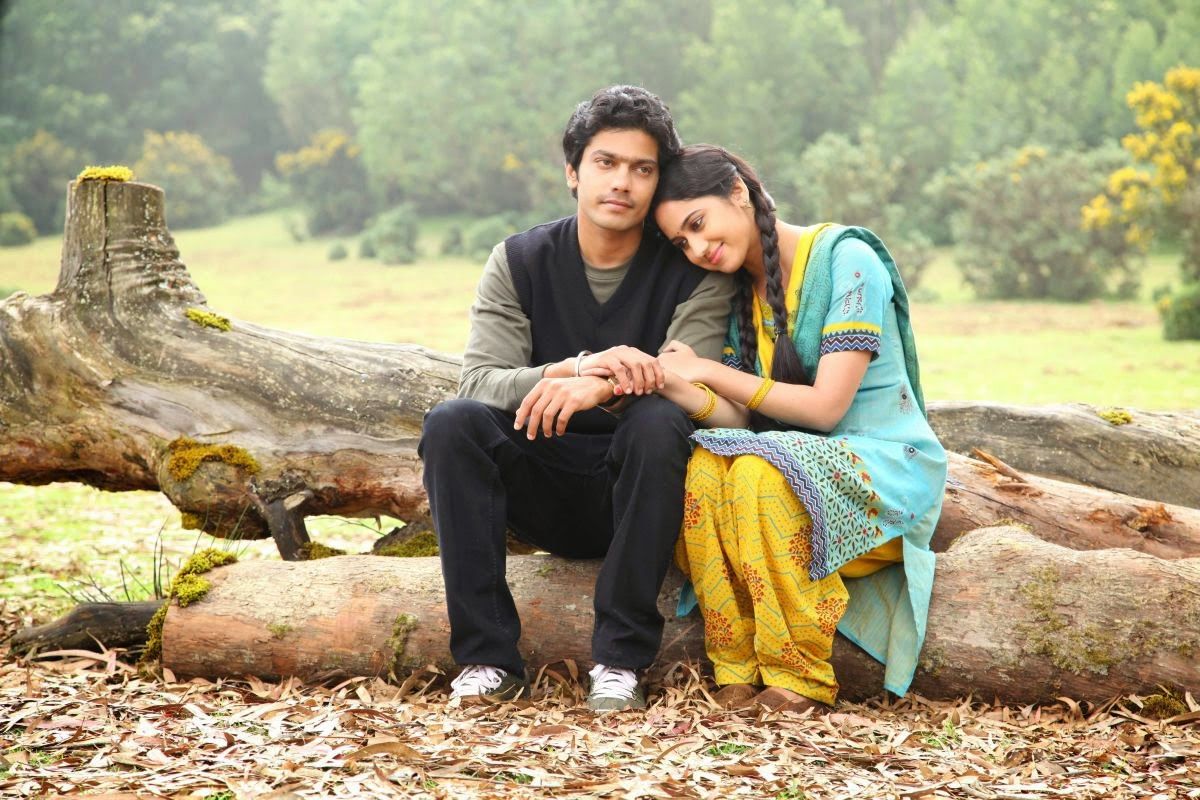 Amara Kaaviyam Review