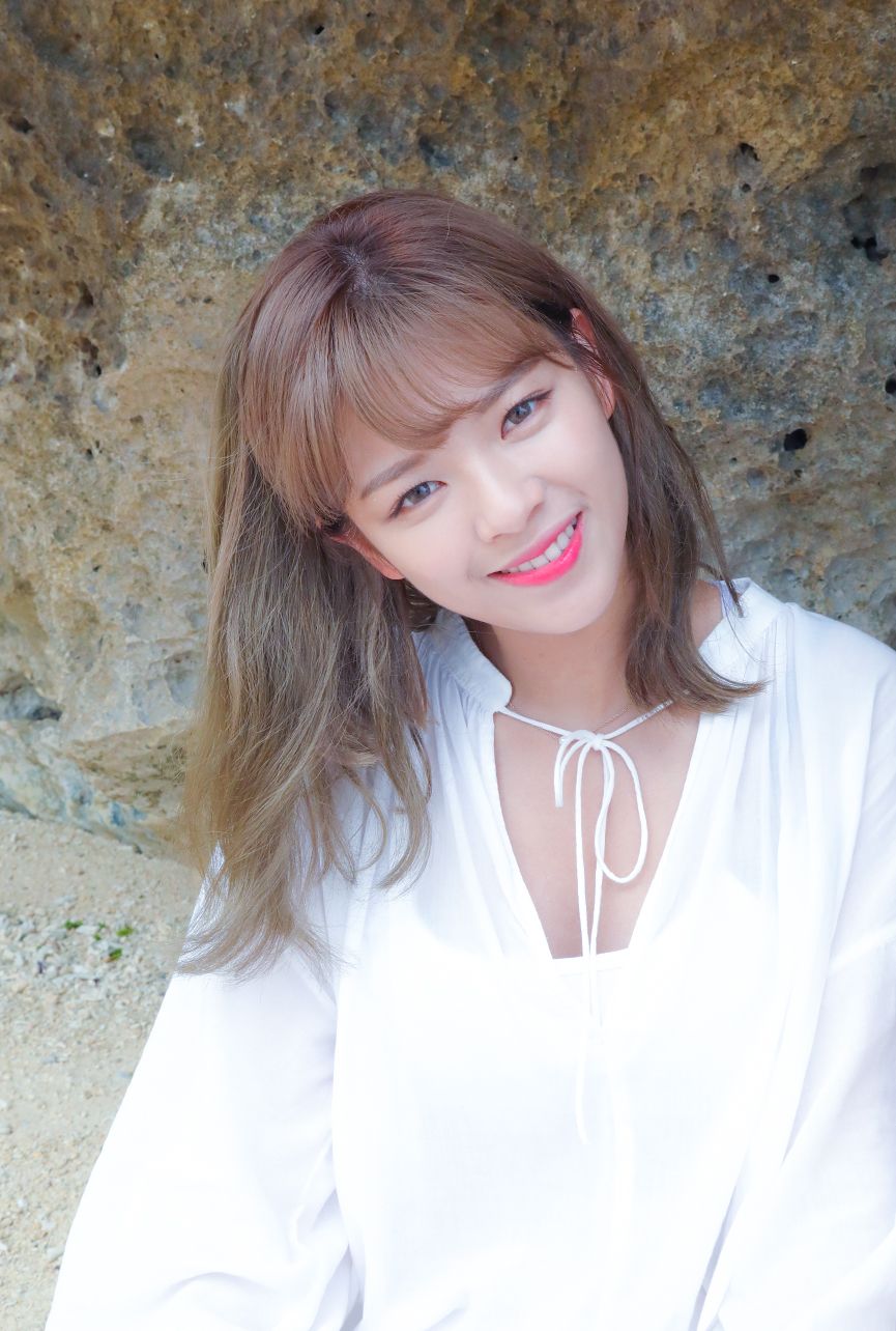TWICE's Jeongyeon Stuns With Her New Super Short Hair Cut At The Lotte Family Concert