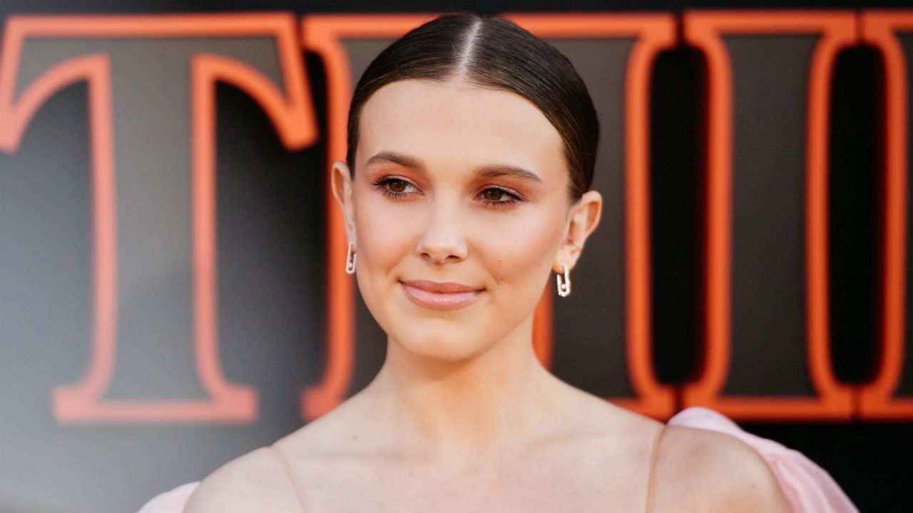 Millie Bobby Brown Dyes Hair Blonde, Channels Eleven's Wig: Pics!