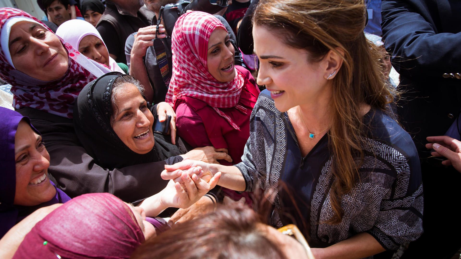 Queen Rania meets Rohingya refugees from Myanmar in Bangladesh. International Rescue Committee (IRC)