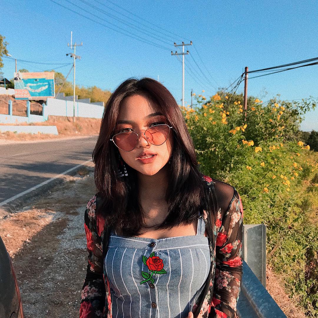 Marion Jola Pamer Foto Seksi Terbaru, Bagian Sensitifnya Sedikit Terbuka dan Jempol Begini, Berani!