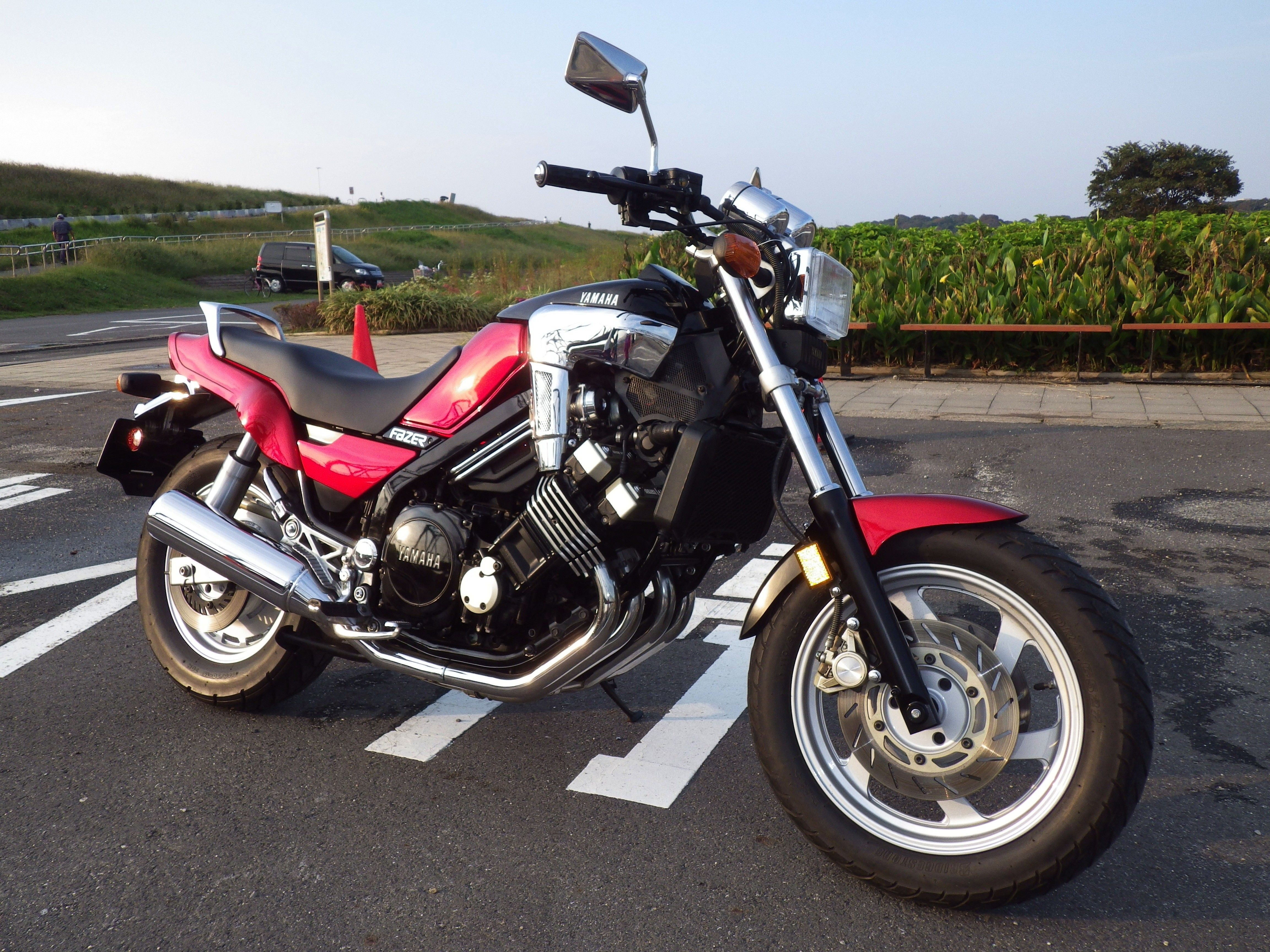 Yamaha FZX 750: pics, specs and information