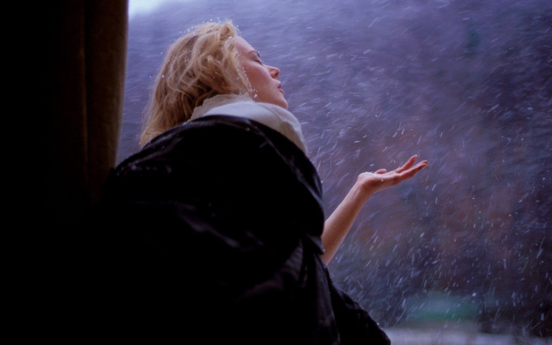 women, snow, movies, actress, Nicole Kidman, window panes, scene, Cold Mountain wallpaper