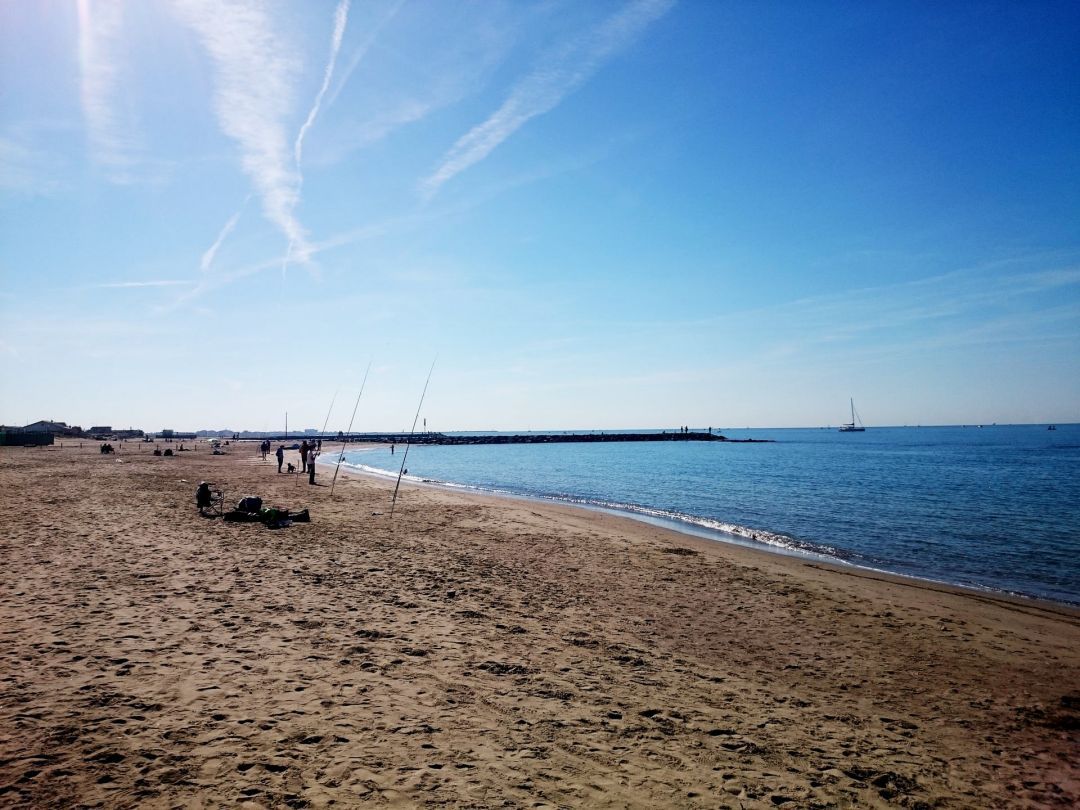 Beach Summertime Clear Sky Summer Mediterranean Sea Beachlife / iPhone HD Wallpaper Background Download HD Wallpaper (Desktop Background / Android / iPhone) (1080p, 4k) (1080x810)