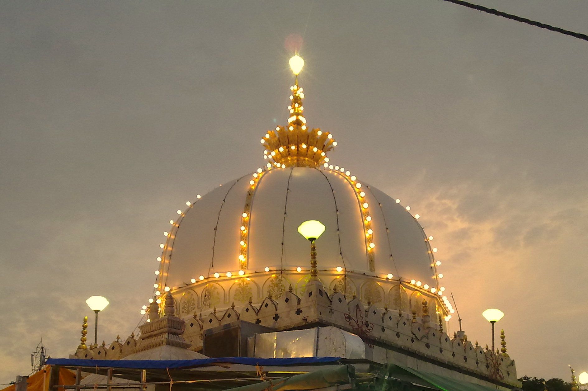 Ajmer Sharif Dargah. History, Architecture, How to Reach & More