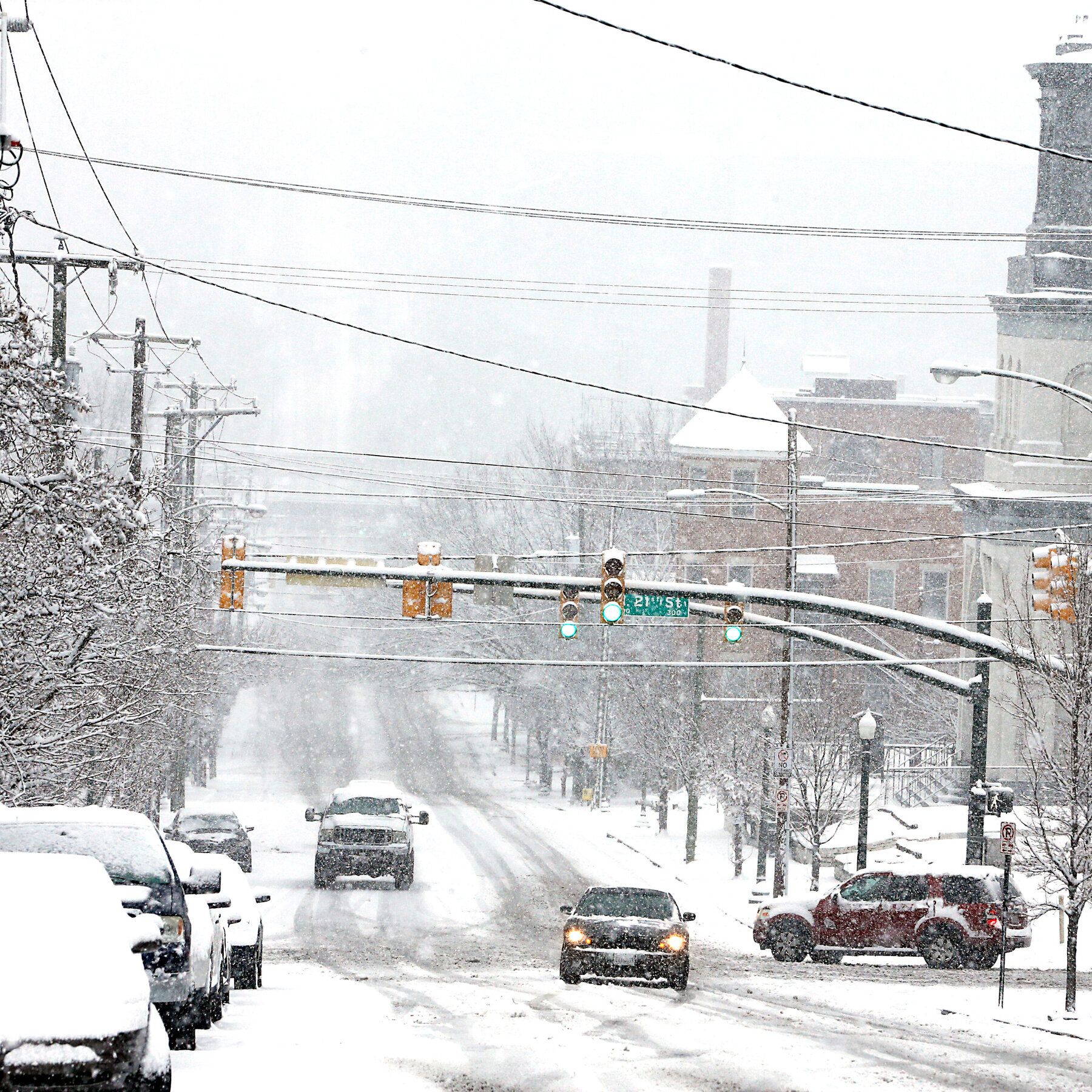 Snowstorm Expected to Bring Heavy Snow and Snarl Travel