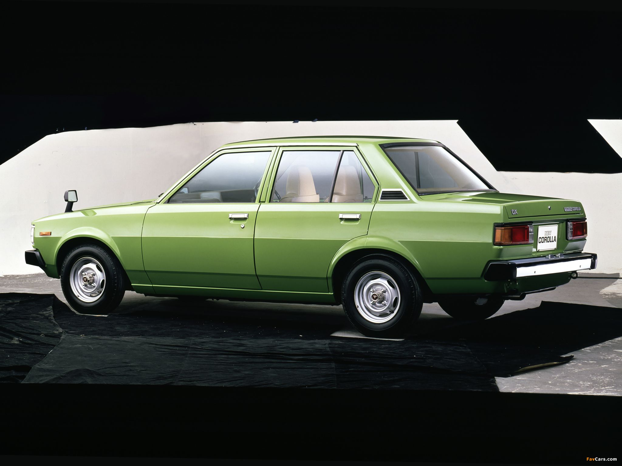 Toyota Corolla Sedan (E70) 1979–83 wallpaper (2048x1536)