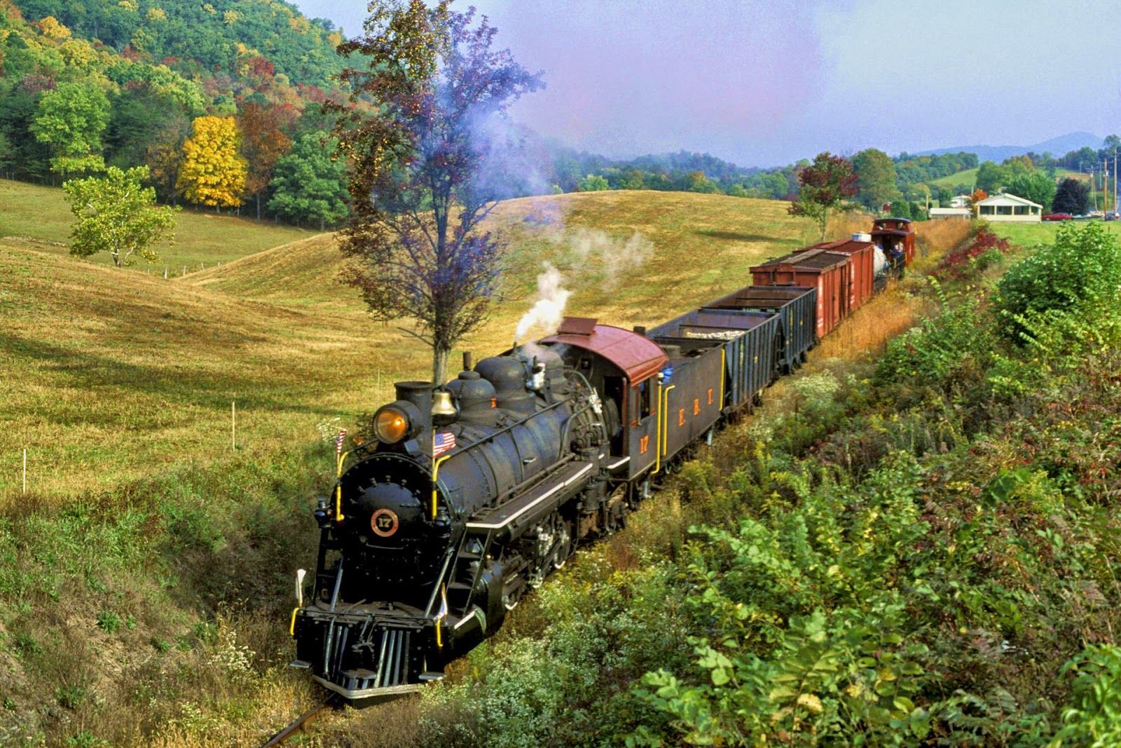 1600x1067 train computer background